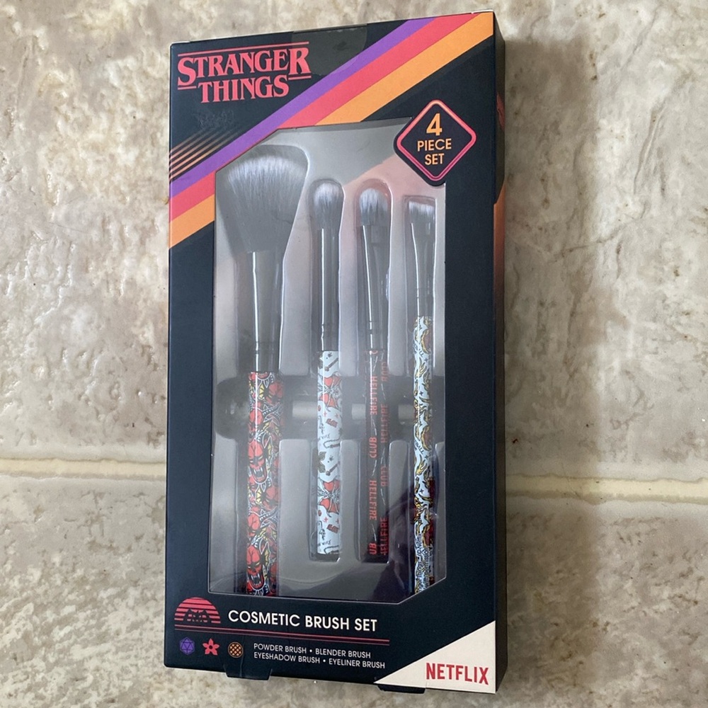 Stranger Things Cosmetic Brush Makeup Brush 4pc Set New in Box by Taste Beauty